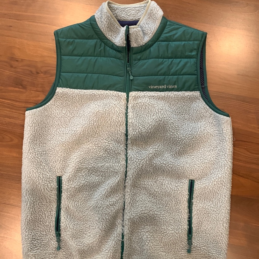 Vineyard Vines gray Sherpa vest (Large)